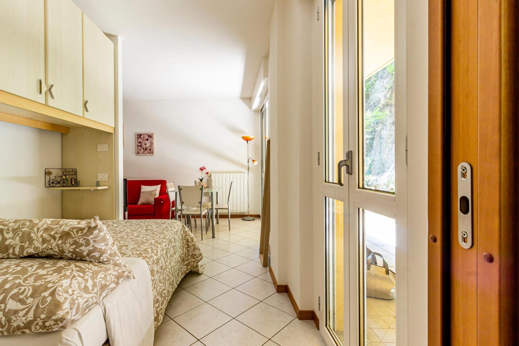 Ferienwohnung Private Garden & Garage - Self Check-In & Remote Access Como Exterior foto